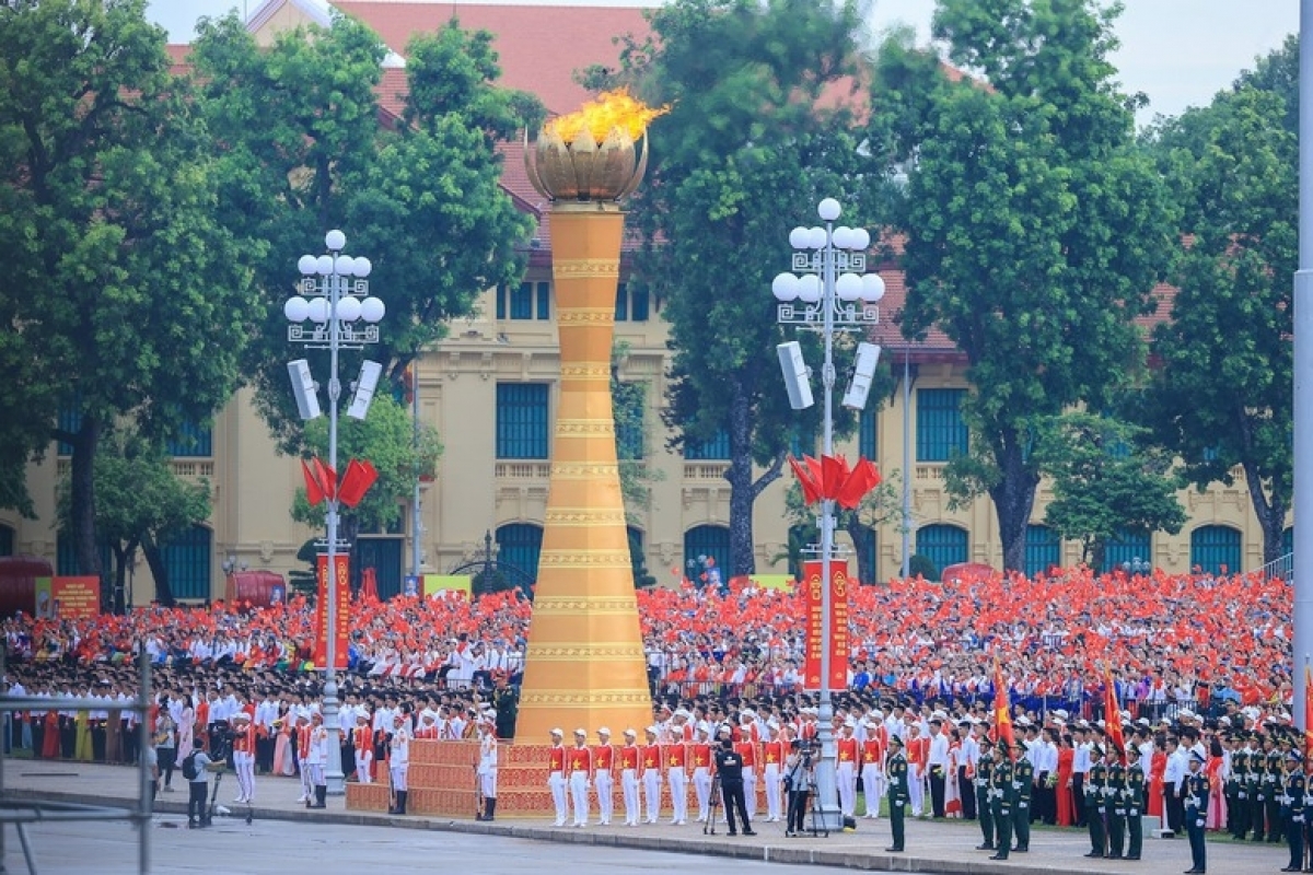 Nghi thức rước và thắp đuốc trên Quảng trường Ba Đình