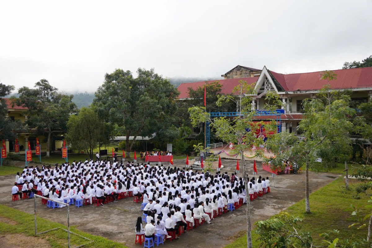 Không khí ngày khai giảng năm học mới tại xã biên giới Tây Giang, thành phố Đà Nẵng.