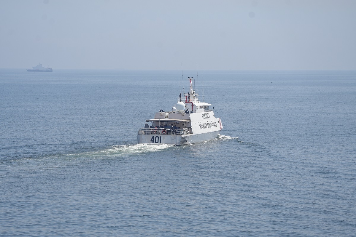 Tàu KN Bintang Laut 401 của Cảnh sát biển Indonesia tham gia luyện tập.