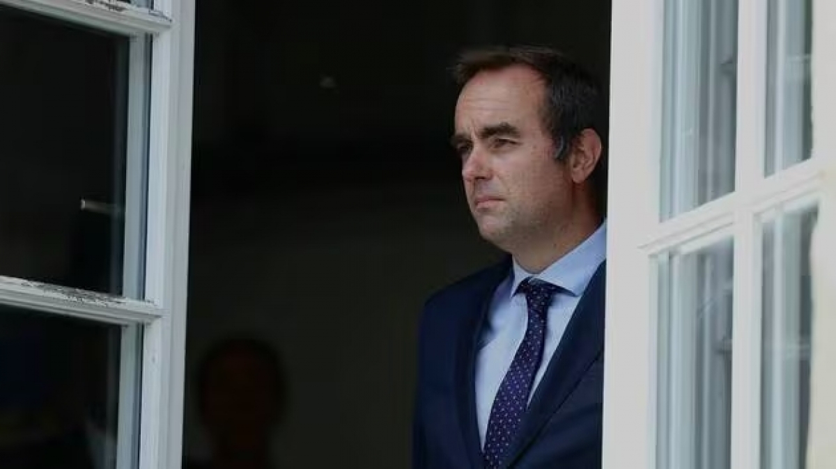 Sự gắn bó và trung thành với Tổng thống Emmanuel Macron giúp Tân Thủ tướng Pháp Sébastien Lecornu duy trì vị trí chủ chốt qua nhiều nhiệm kỳ chính phủ - Ảnh: Ouest-France