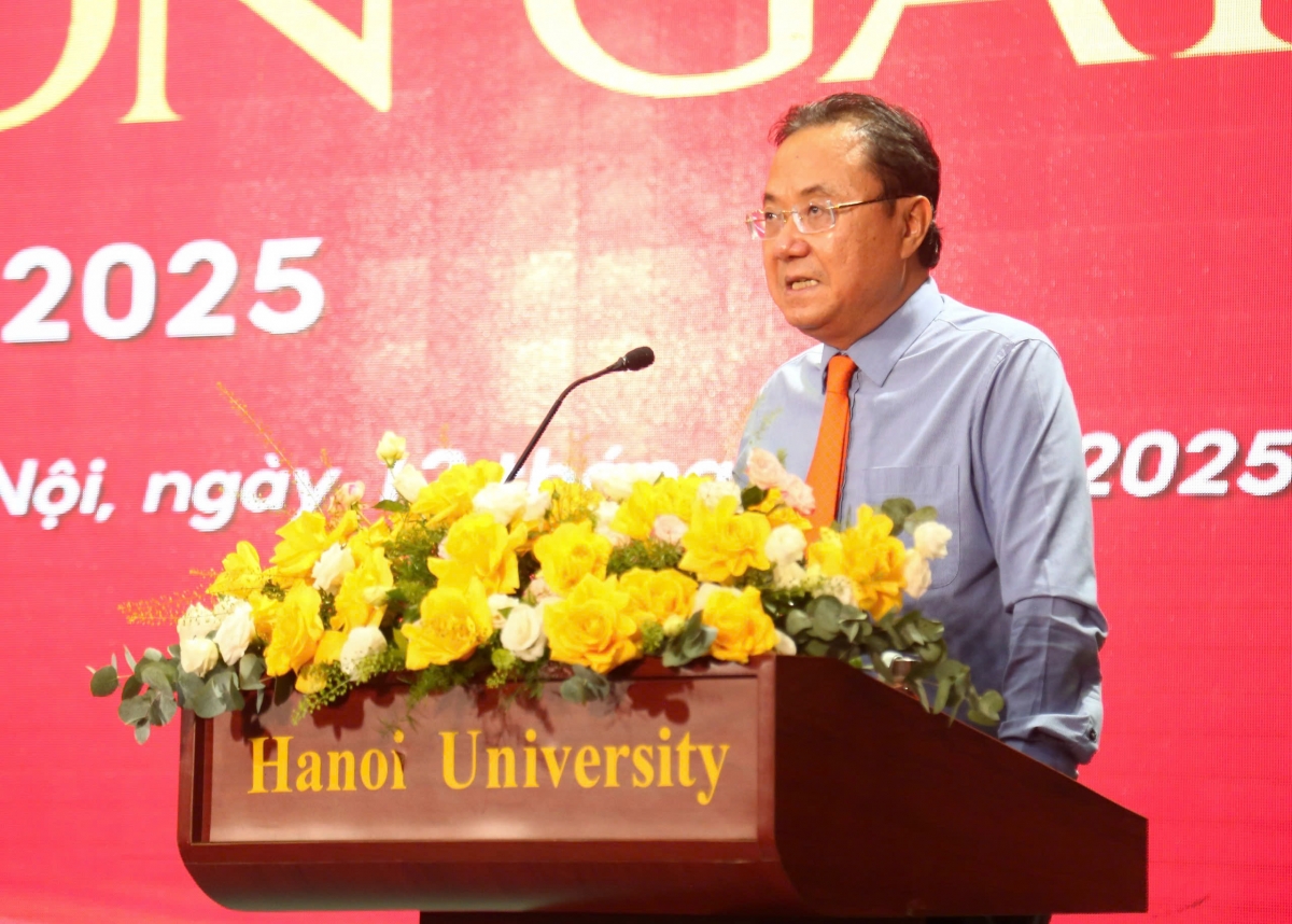 Nhà thơ Hồng Thanh Quang – Trưởng Ban Giám khảo phát biểu tại Lễ trao giải
