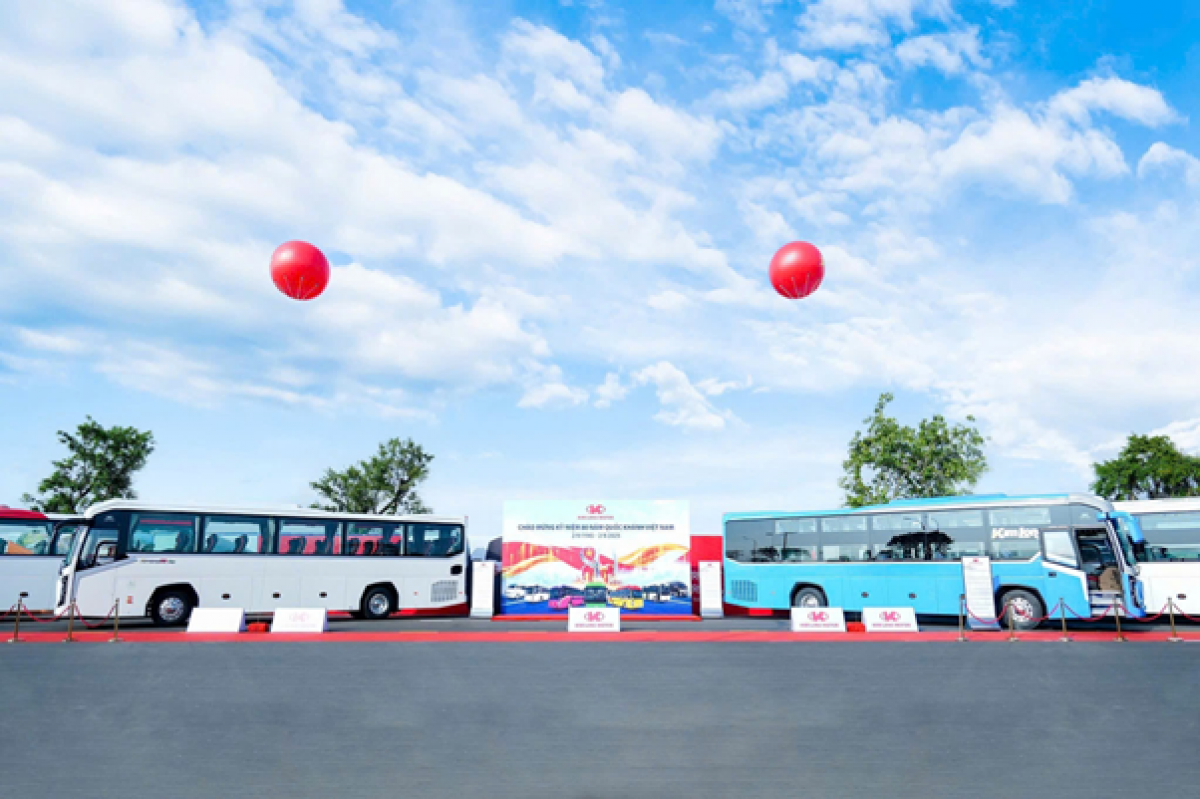 Không gian trưng bày của Kim Long Motor tại triển lãm 80 năm đất nước