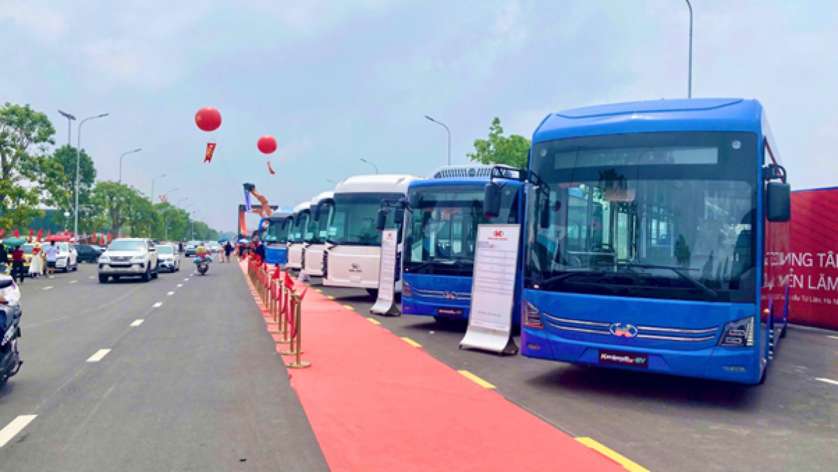 Các mẫu xe bus thuần điện “Made in Vietnam” – Kimlong B40-EV và Kimlong B80-EV tại sự kiện