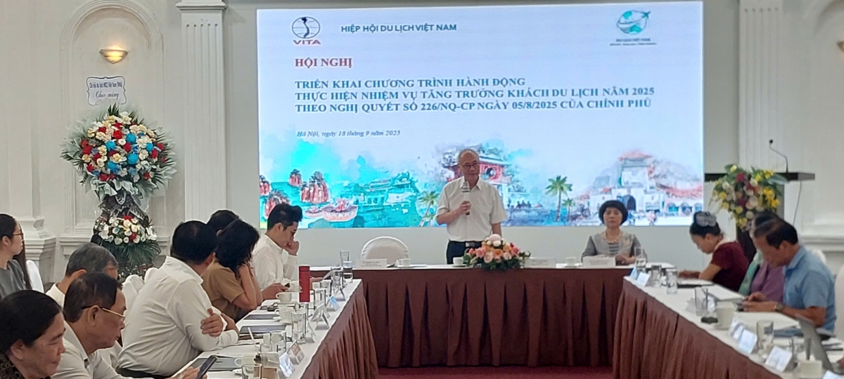 Ông Vũ Thế Bình - Chủ tịch Hiệp hội Du lịch Việt Nam phát biểu tại hội nghị