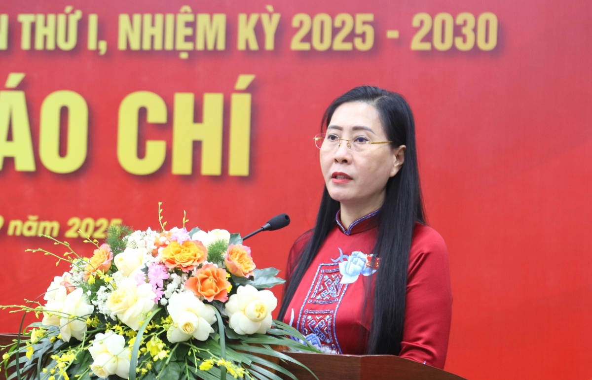Bà Bùi Thị Quỳnh Vân, Bí thư Tỉnh ủy Quảng Ngãi phát biểu tại lễ khai trương Trung tâm Báo chí Đại hội Đại biểu Đảng bộ tỉnh Quảng Ngãi lần thứ I , nhiệm kỳ 2025-2030.