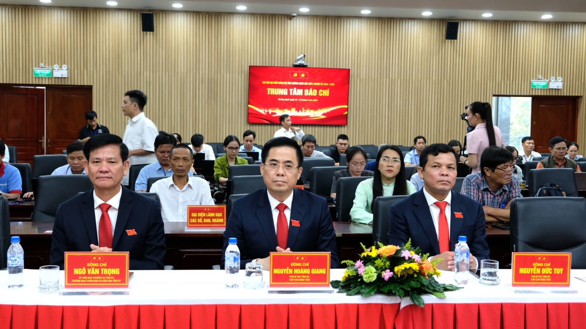 Các đại biểu tham dự khai trương Trung tâm Báo chí Đại hội Đại biểu Đảng bộ tỉnh Quảng Ngãi lần thứ I, nhiệm kỳ 2025 - 2030.