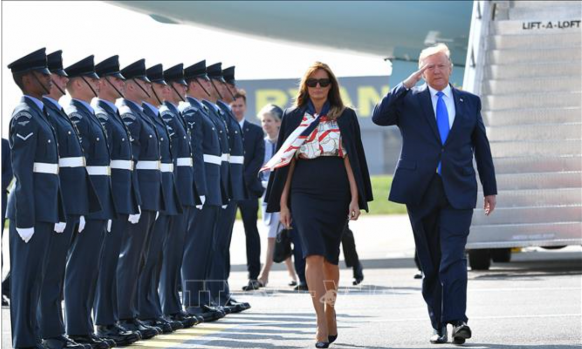 Tổng thống Mỹ Donald Trump và phu nhân Melania Trump tại sân bay Stansted, London (Anh), ngày 3/6/2019.