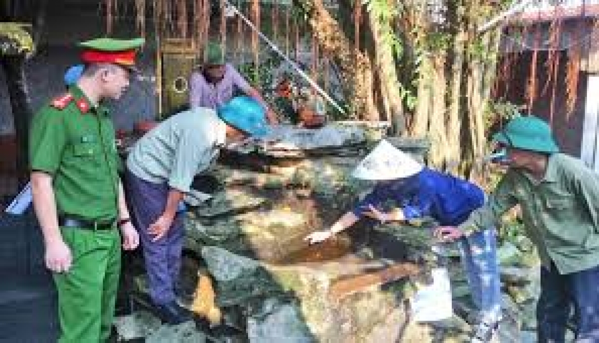 Tích cực diệt lăng quăng, bọ gậy phòng tránh muỗi sinh sản ở dụng cụ chứa nước
​​​​