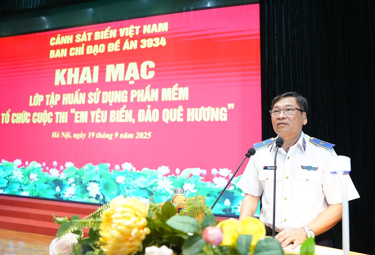 Thiếu tướng Trần Văn Xuân phát biểu khai mạc lớp tập huấn.
