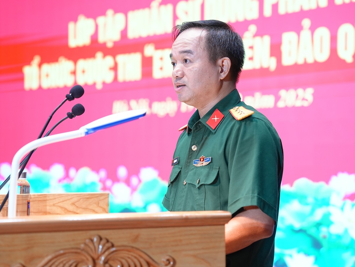 Thượng tá Vũ Hồng Phong phát biểu tại lễ khai mạc.