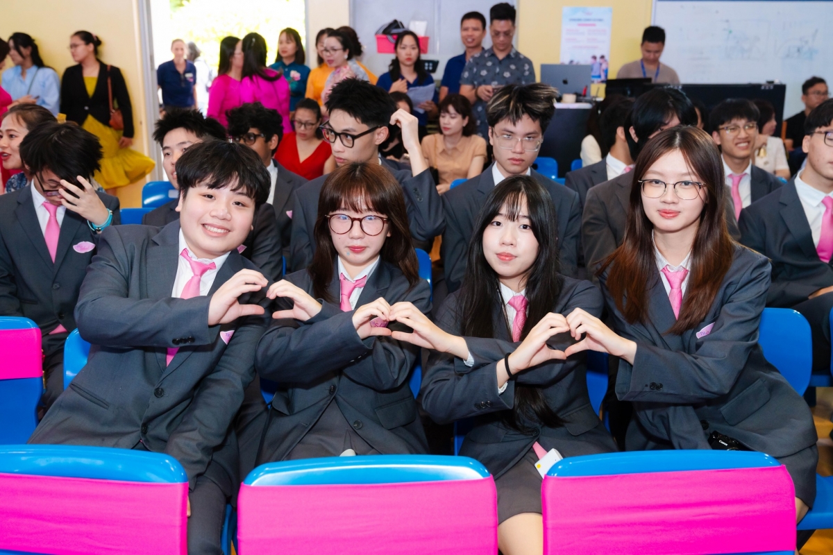 Các em học sinh tại Lễ Khai giảng năm học mới tại TH School