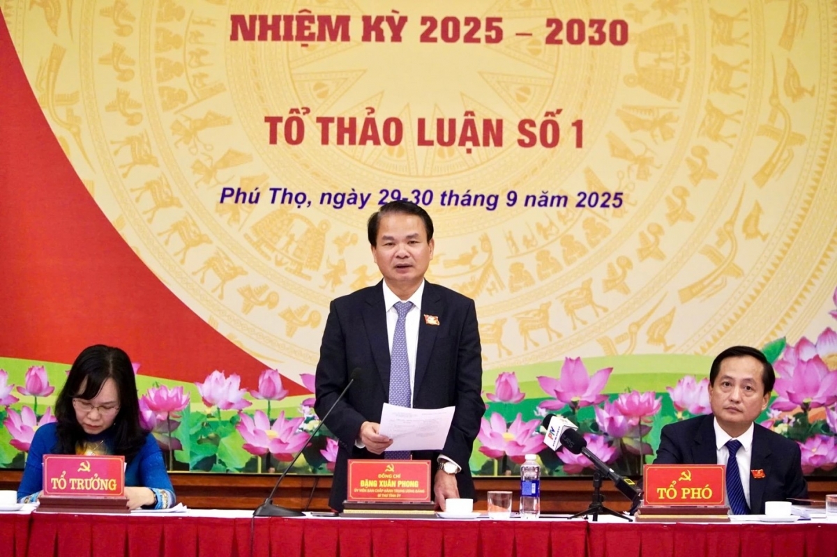 Bí thư Tỉnh uỷ Đặng Xuân Phong phát biểu tại Tổ thảo luận số 1