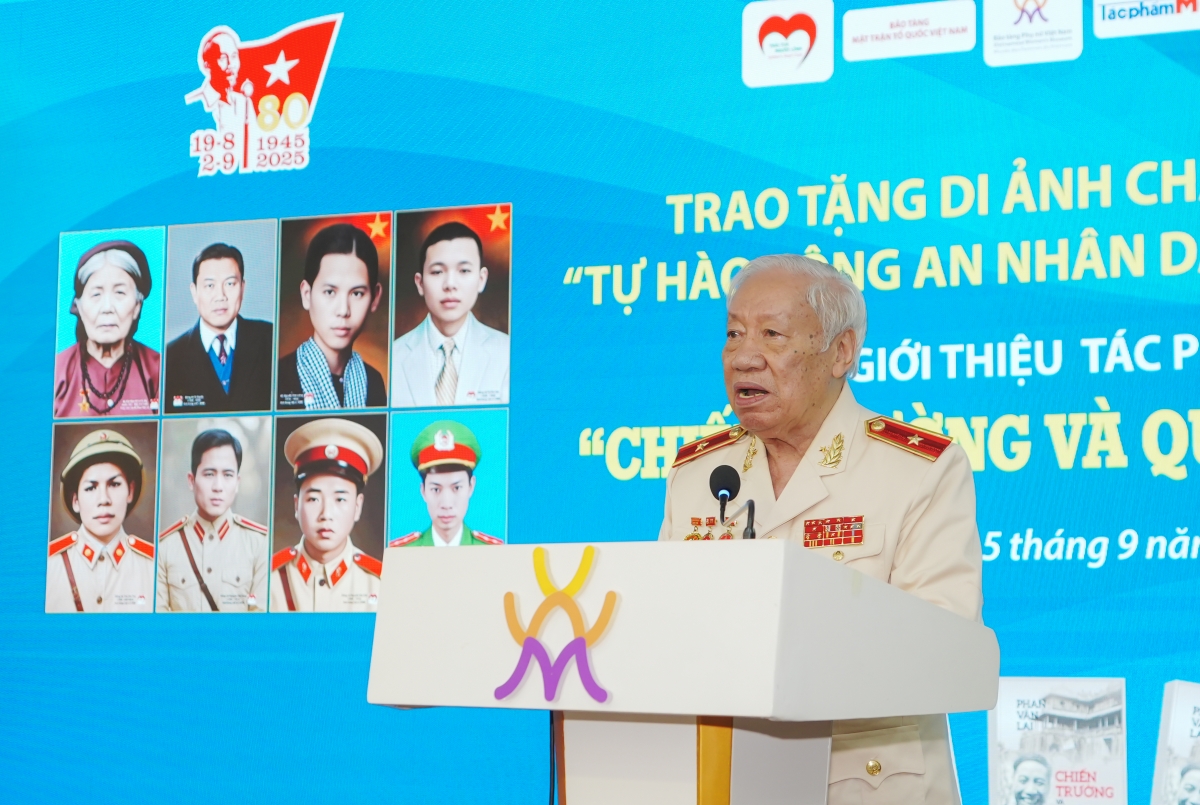 Thiếu tướng, AHLLVTND Phan Văn Lai phát biểu tại buổi lễ
