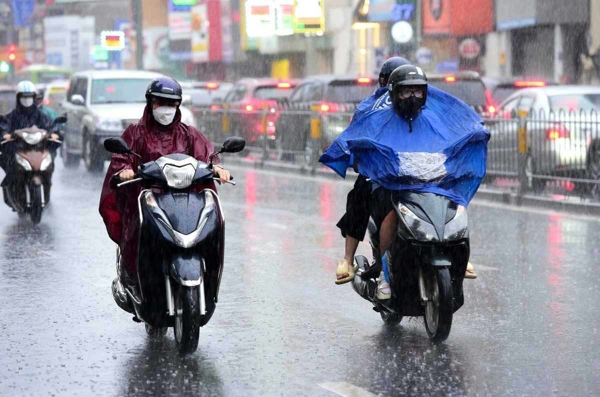 Bắc Bộ ngày nắng, chiều tối có mưa rào và dông