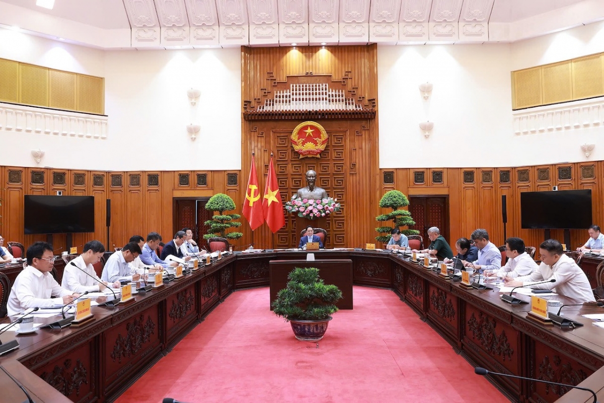 Thủ tướng Phạm Minh Chính yêu cầu hoàn thành lập, phê duyệt nghiên cứu báo cáo khả thi dự án tuyến đường sắt Lào Cai - Hà Nội - Hải Phòng trong tháng 10 tới.
 
