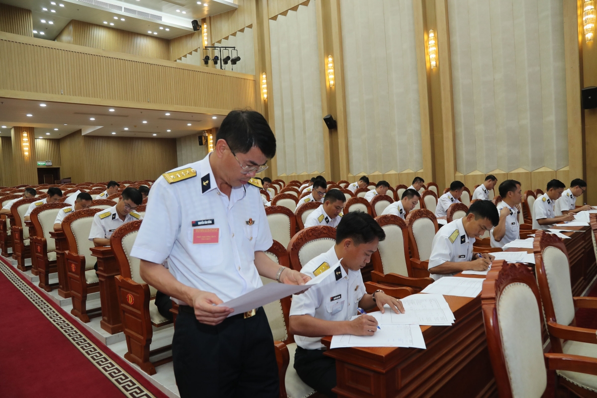Thủ trưởng Bộ Tham mưu kiểm tra tại điểm thi môn tham mưu huấn luyện