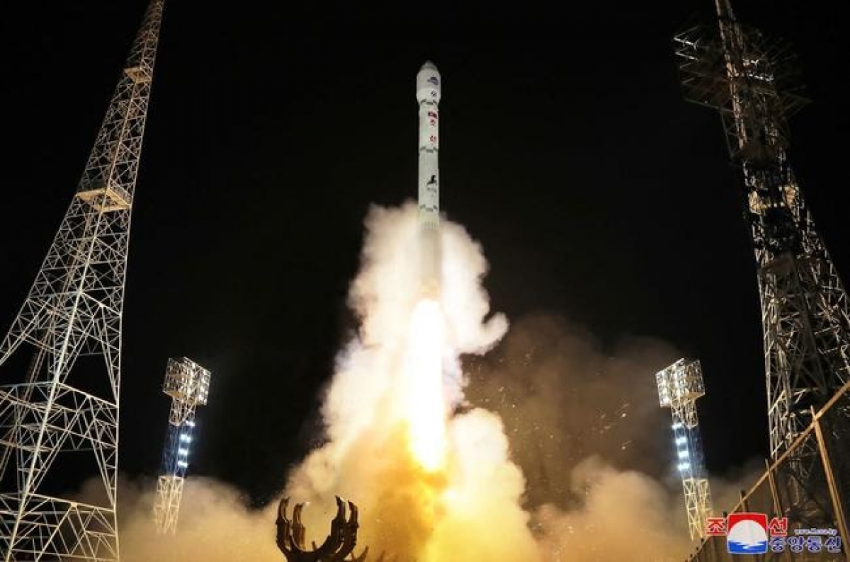 Triều tiên phóng thành công vệ tinh do thám Malligyong-1 vào ngày 21-11-2023 (ảnh KCNA - Jiji)