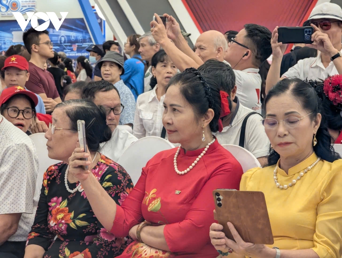 Chương trình giao lưu “Câu lạc bộ (CLB) Bạn yêu Đài TNVN” thu hút sự quan tâm của đông đảo khách tham quan tại Trung tâm Triển lãm Quốc gia.
