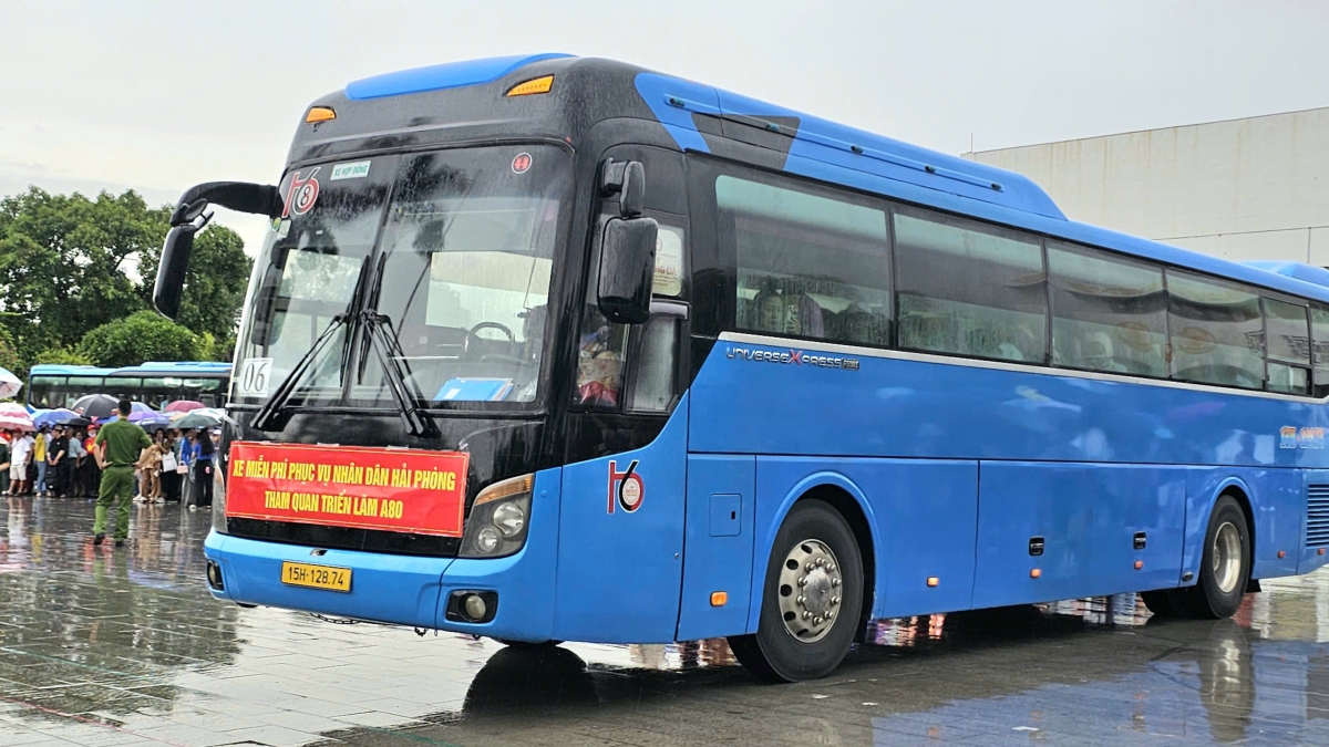 Những chuyến xe miễn phí đưa đón người dân Hải Phong tham quan triển lãm sẽ kéo dài đến ngày 15/9.