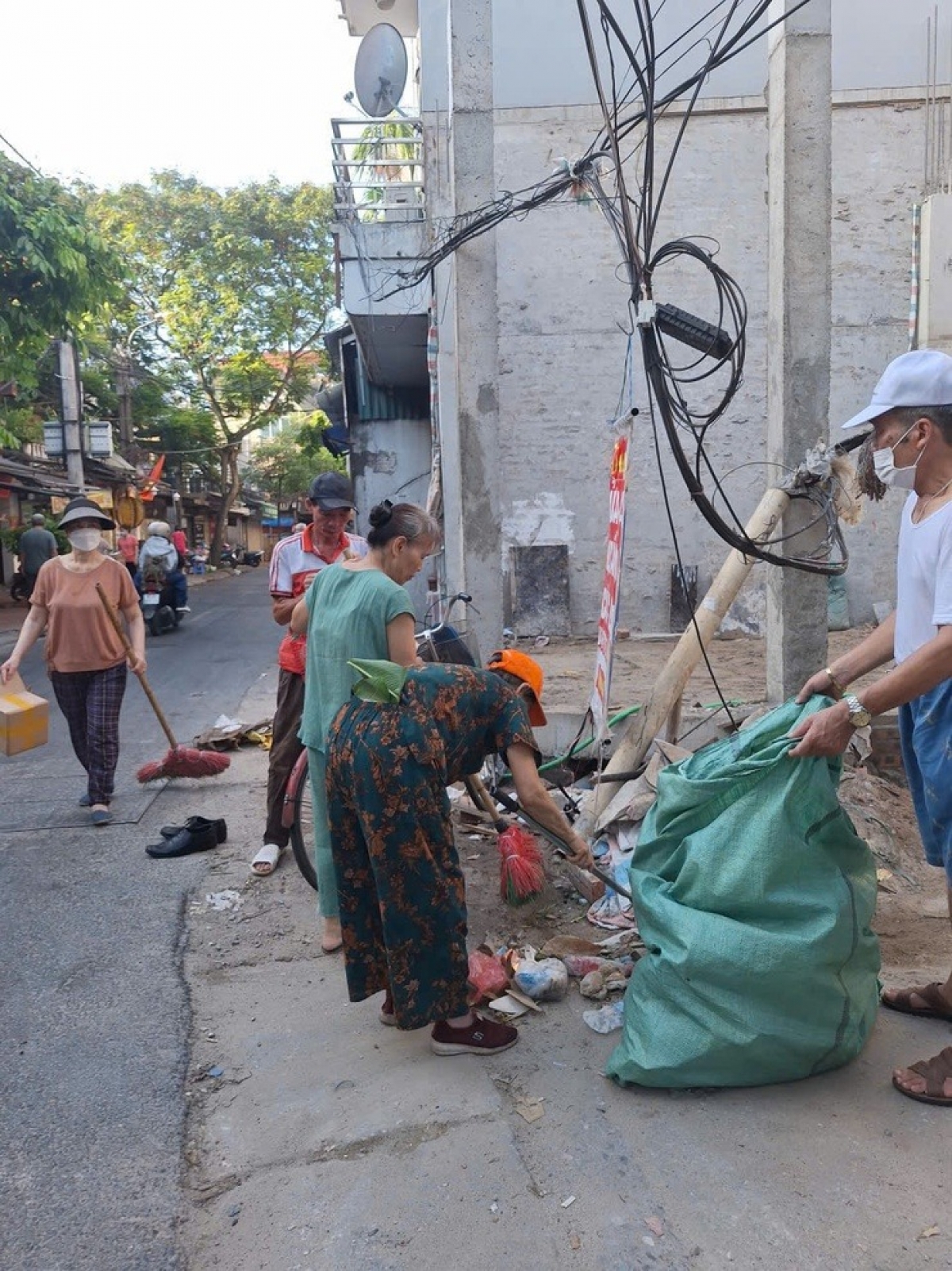 Người dân nâng cao ý thức, chủ động xử lý những "điểm đen" về rác