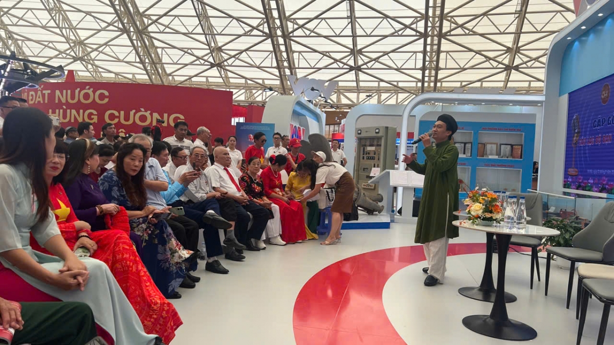 Biên tập viên Anh Tú VOV3