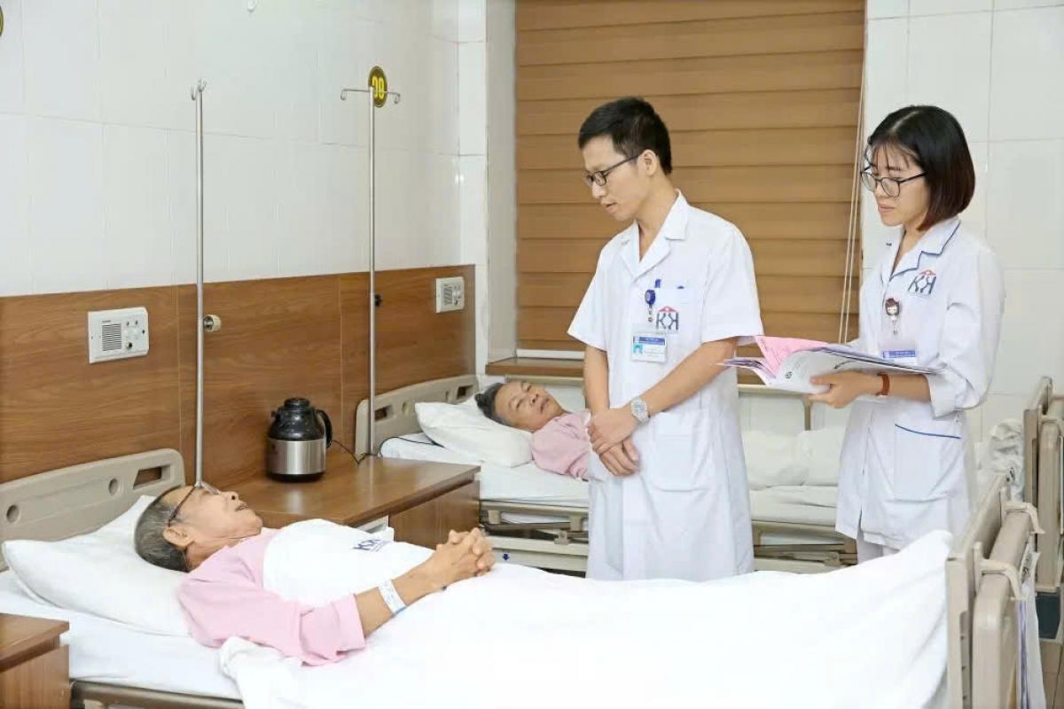 Người bệnh được chăm sóc, điều trị tại Khoa Xạ theo yêu cầu, BV Ung bướu Hà Nội