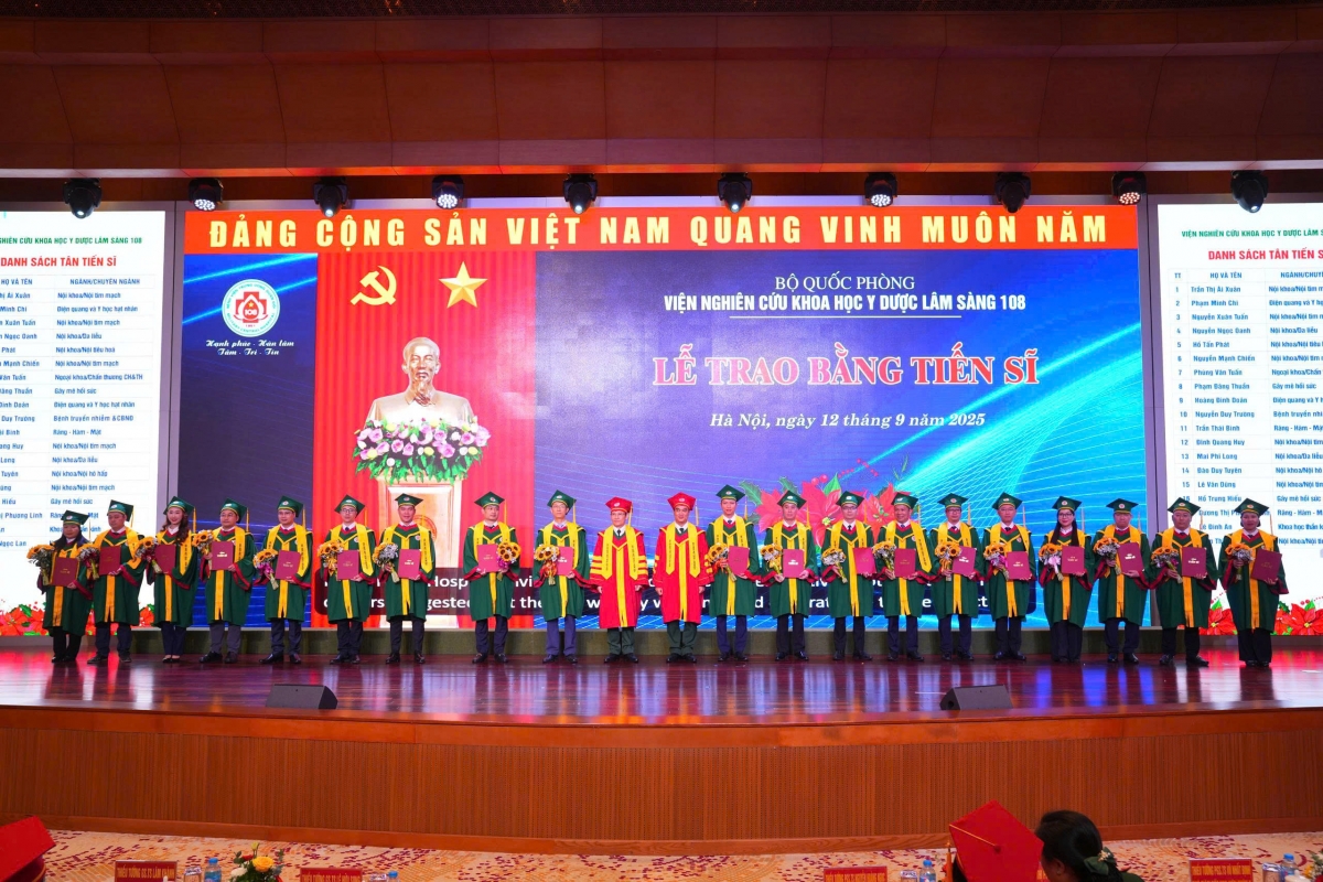 Viện NCKHYDLS 108 trao bằng cho 19 tân Tiến sĩ