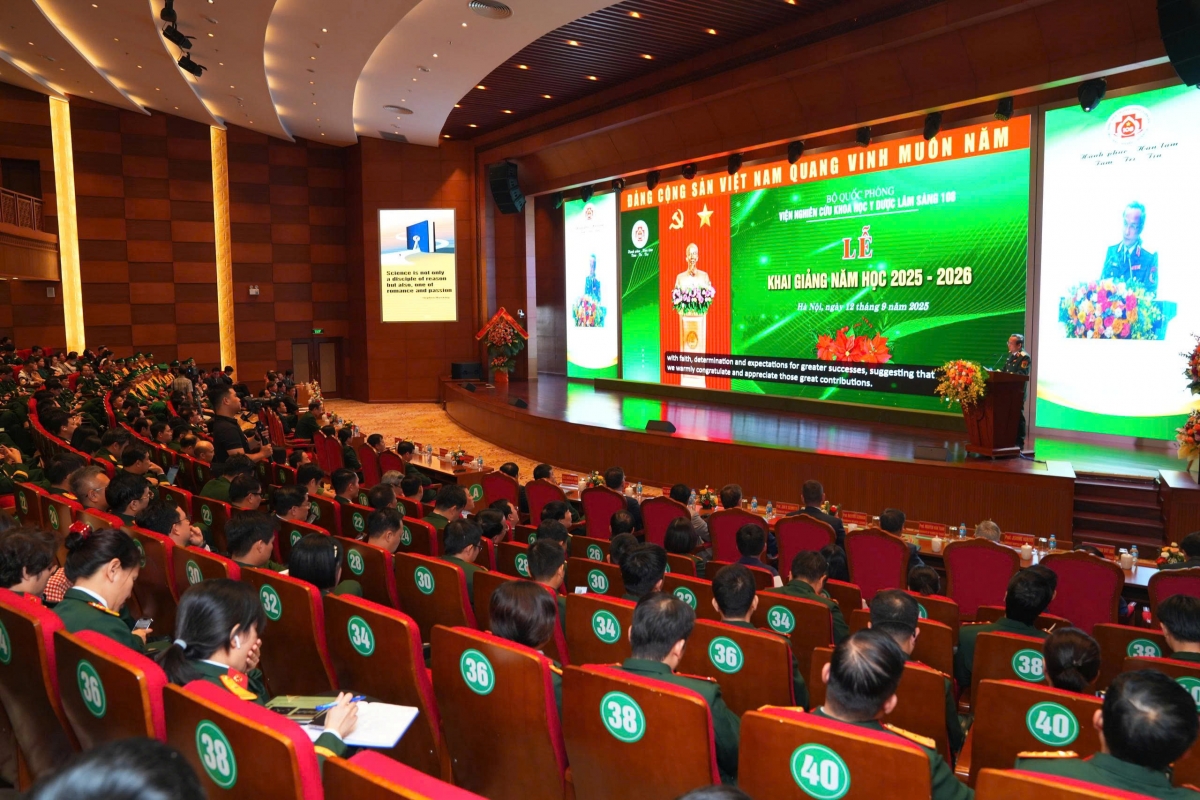 Hàng trăm học viên tham dự Lễ khai giảng năm học 2025 – 2026 của Viện NCKHYDLS 108