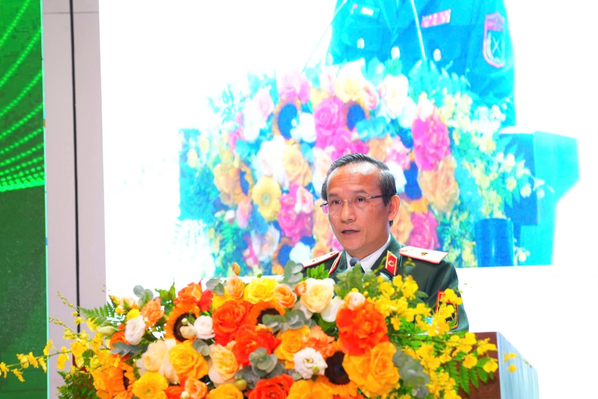 Thiếu tướng, GS. TS Lê Hữu Song – Viện trưởng Viện NCKHYDLS 108 phát biểu tại Lễ khai giảng