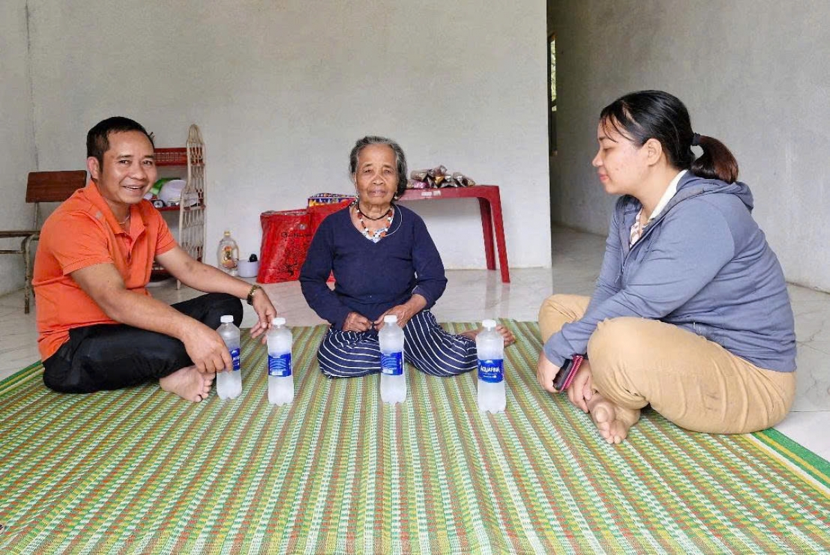 Bà Nguyễn Thị Hạnh, thuộc diện khó khăn ở xã Duy Xuyên được chính quyền địa phương hỗ trợ 50 triệu đồng sửa lại ngôi nhà
