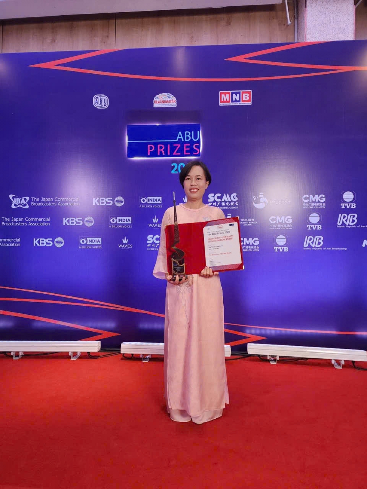 Tác giả Bùi Thị Hương Giang nhận Giải Xuất sắc thể loại Thông điệp xã hội, Giải ABU 2025.