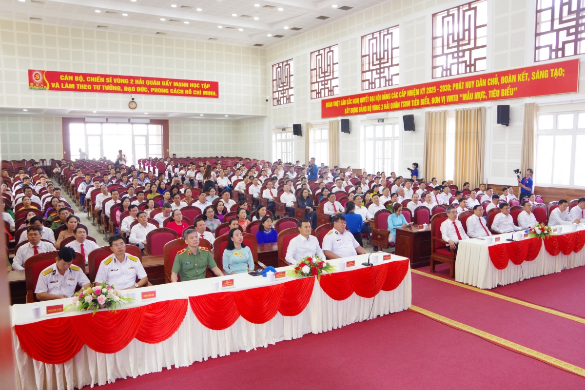 Quang cảnh buổi làm việc