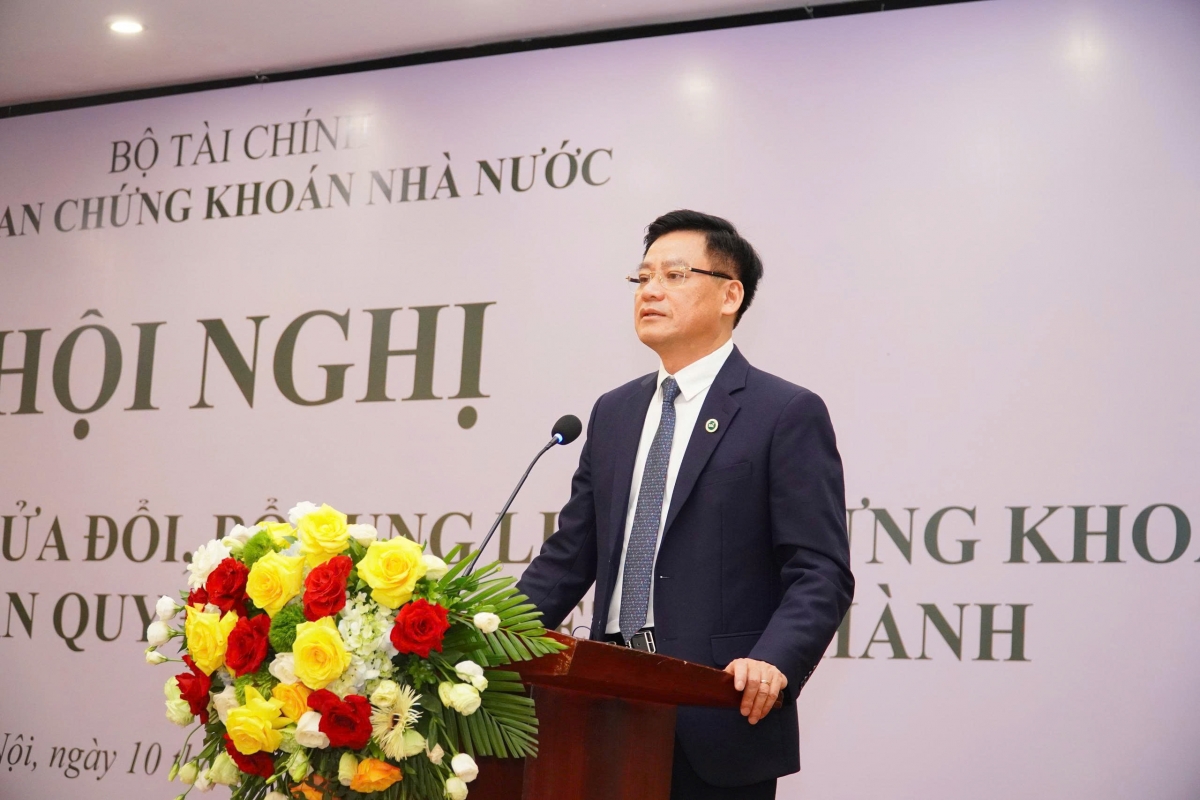 Phó Chủ tịch Uỷ ban Chứng khoán Nhà nước Hoàng Văn Thu phát biểu khai mạc hội nghị.
