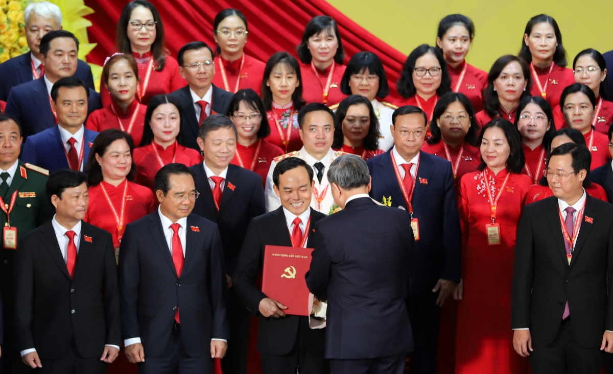 Tổng Bí thư Tô Lâm trao Quyết định của Bộ Chính trị Ban Bí thư chỉ định Ban Chấp hành, Ban Thường vụ, Thường trực Thành ủy.