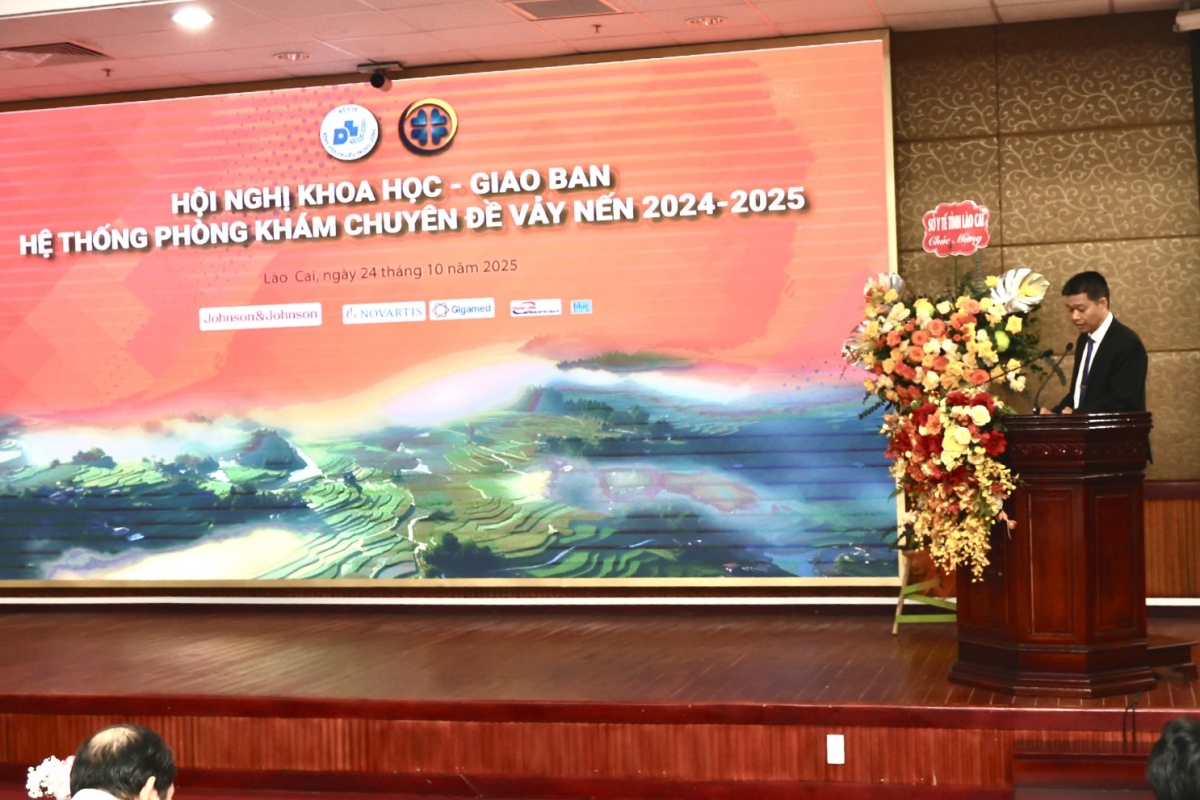 PGS.TS.BS Lê Hữu Doanh, Giám đốc BV Da liễu Trung ương phát biểu tại Hội nghị khoa học phòng khám chuyên đề vảy nến