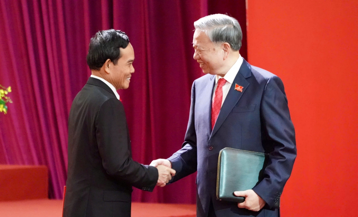 Tổng Bí thư Tô Lâm trao đổi với Bí thư Thành ủy TP.HCM Trần Lưu Quang