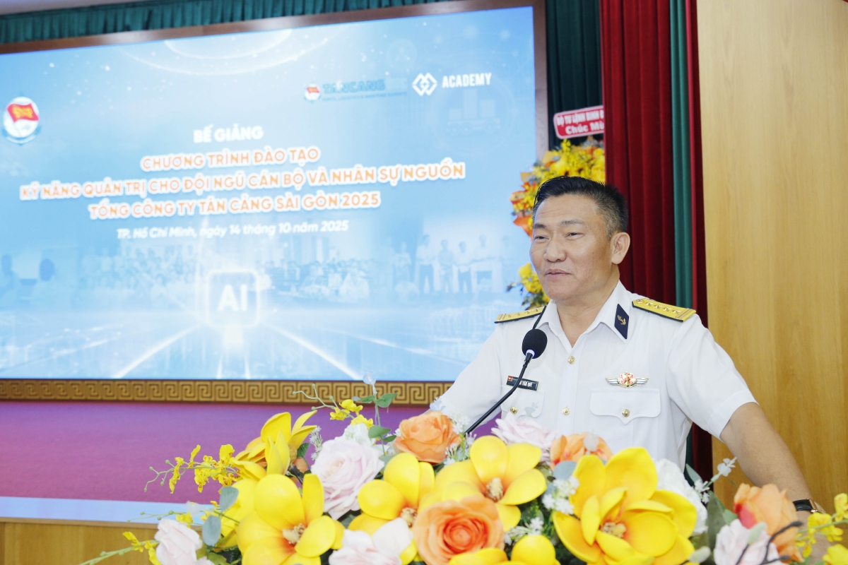 Đại tá Bùi Văn Quỳ phát biểu