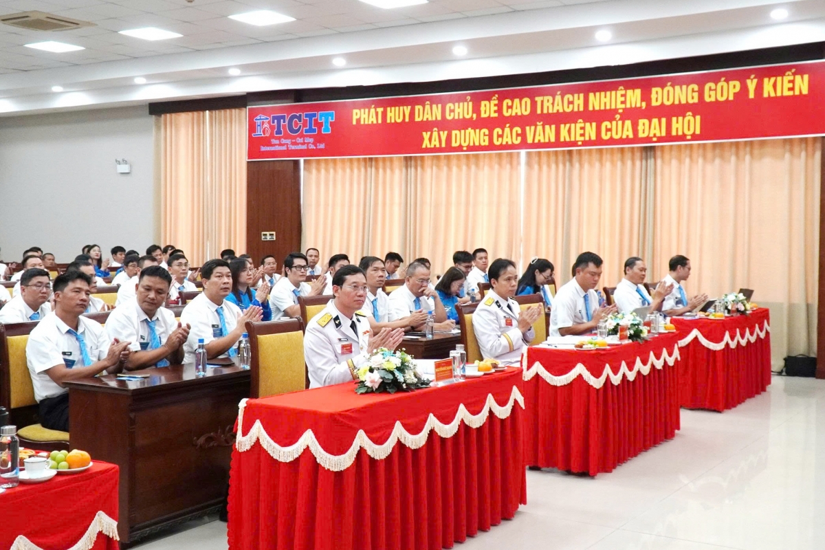 Các đại biểu dự đại hội