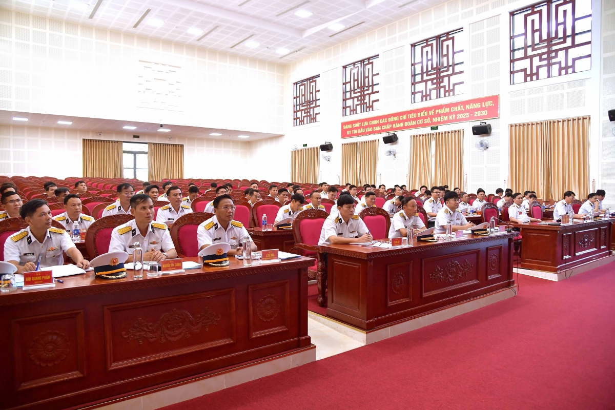  Các đại biểu dự nghe quán triệt kiểm tra