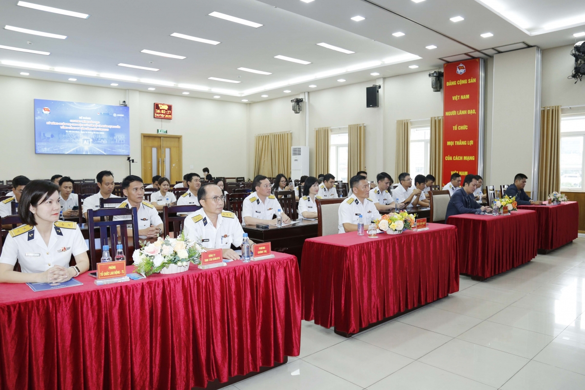 Các đại biểu dự bế giảng