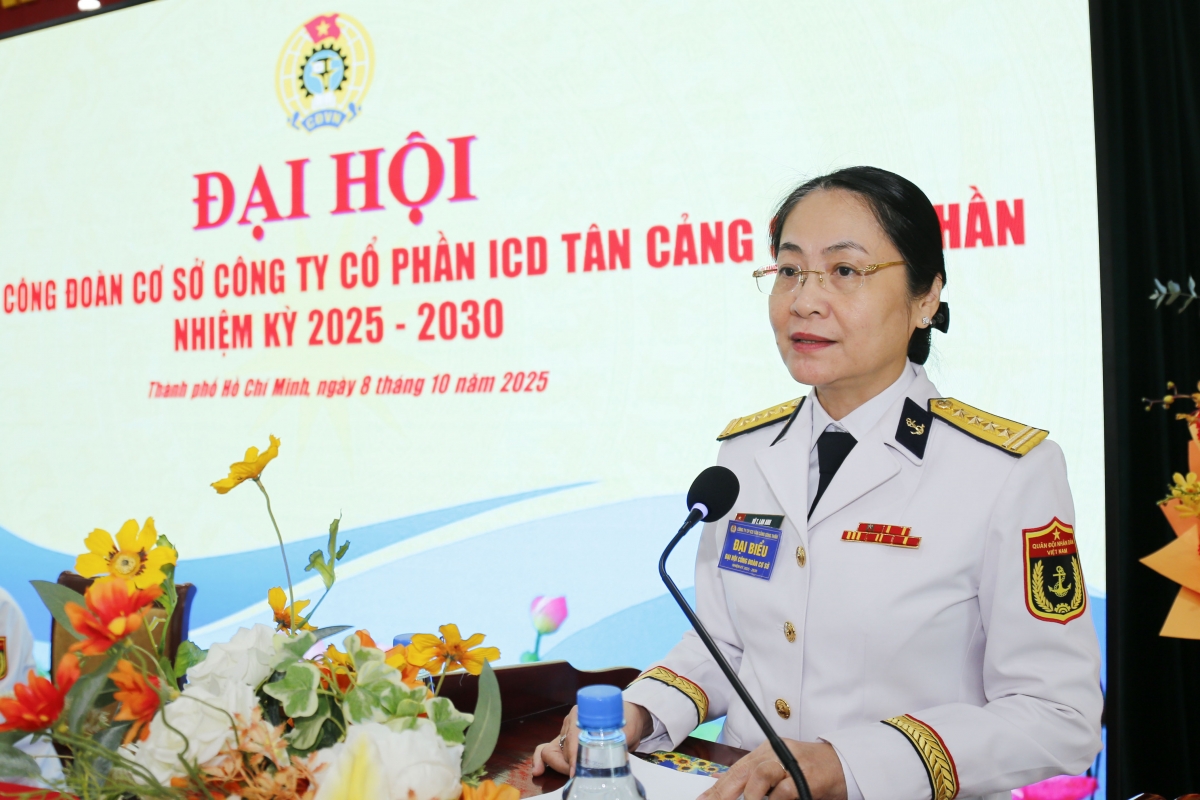 Đại tá Vũ Thị Lan Anh, Bí thư Đảng ủy, Chủ tịch HĐQT Công ty CP ICD Tân Cảng Sóng Thần phát biểu chỉ đạo