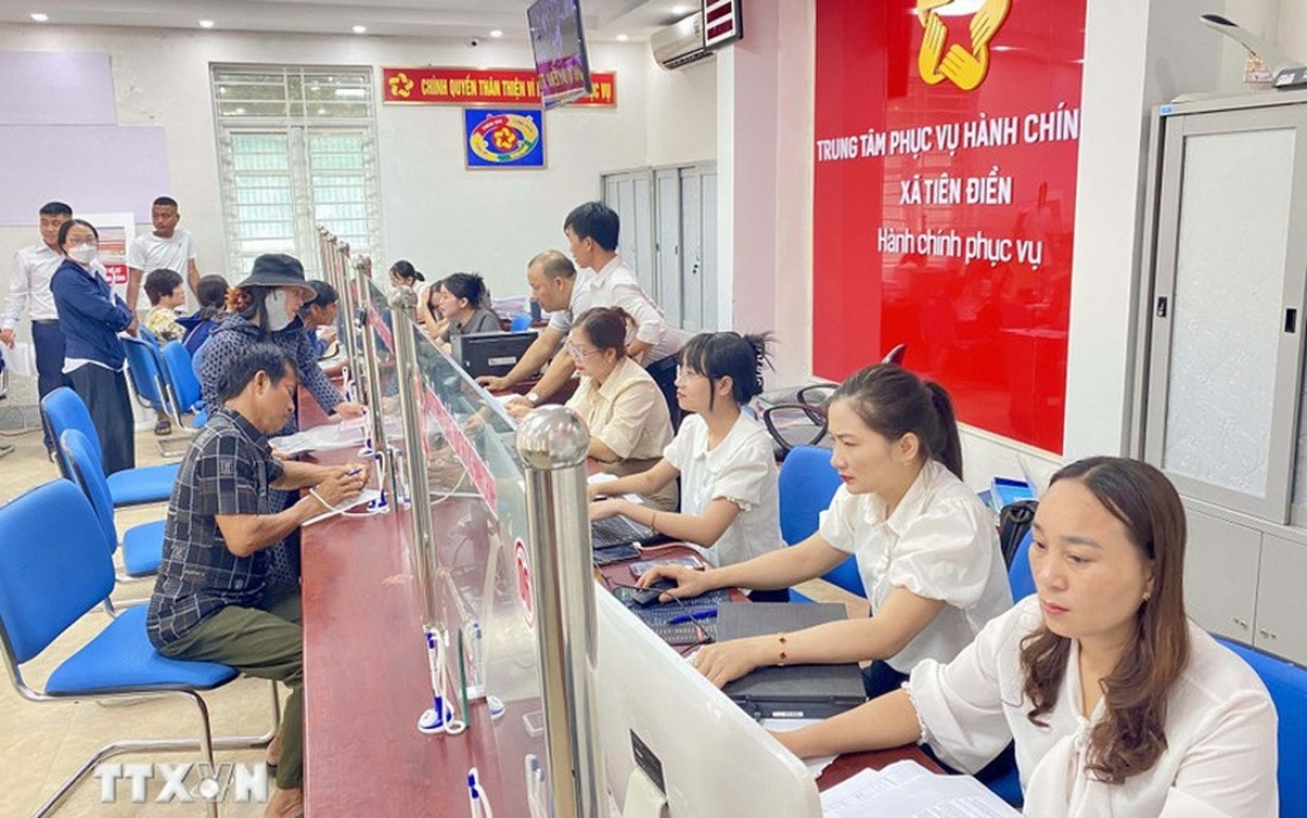 Người dân đến làm thủ tục hành chính tại Trung tâm phục vụ hành chính công xã Tiên Điền (Hà Tĩnh)