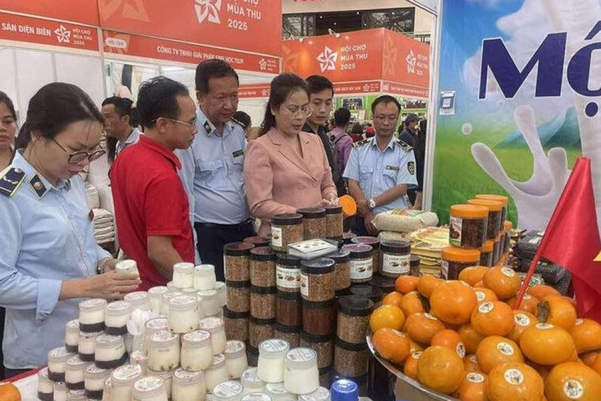 Gian hàng Việt tại Hội chợ Mùa thu 2025