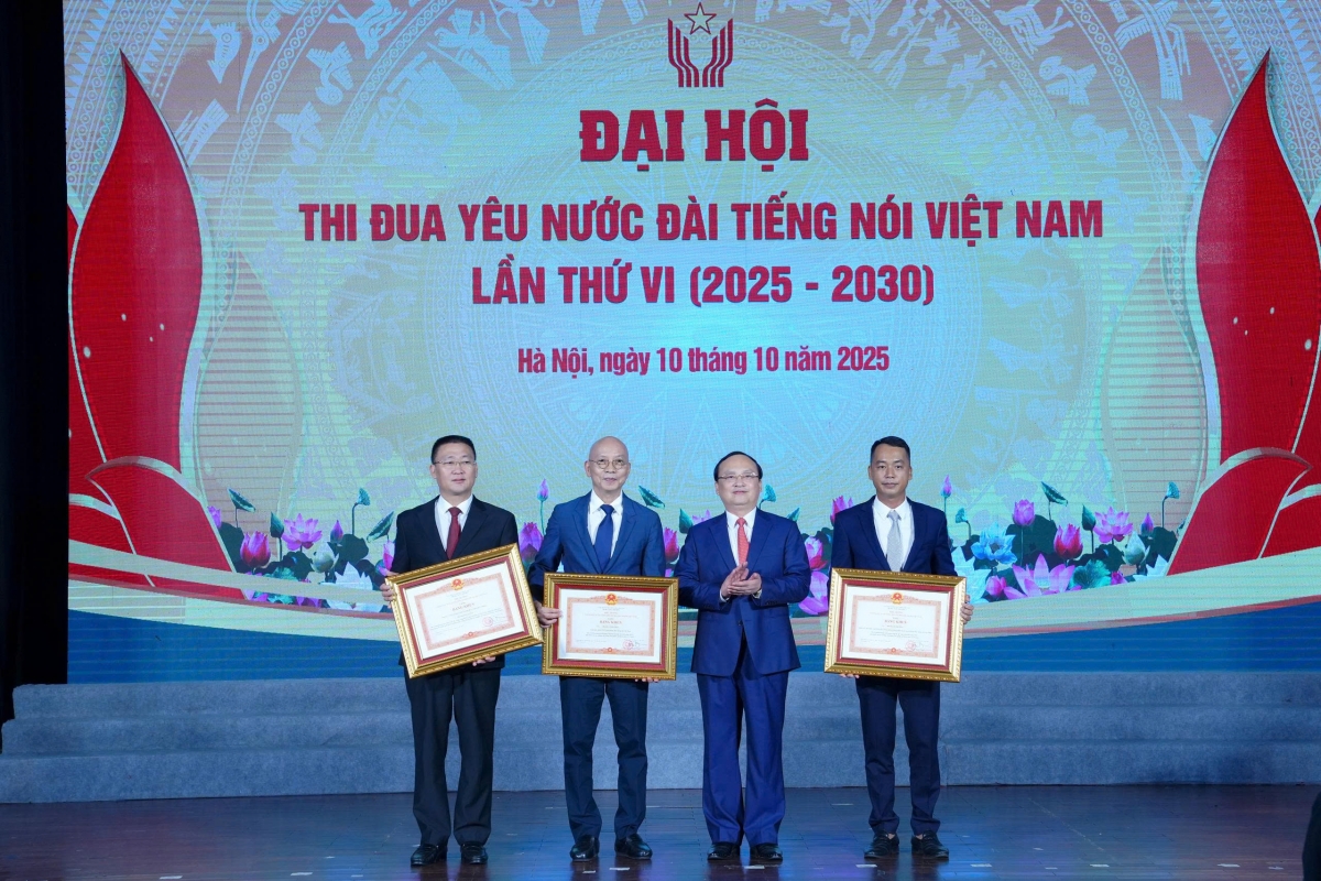 (1 tập thể và 2 cá nhân vinh dự nhận Bằng khen của Thủ tướng Chính phủ)