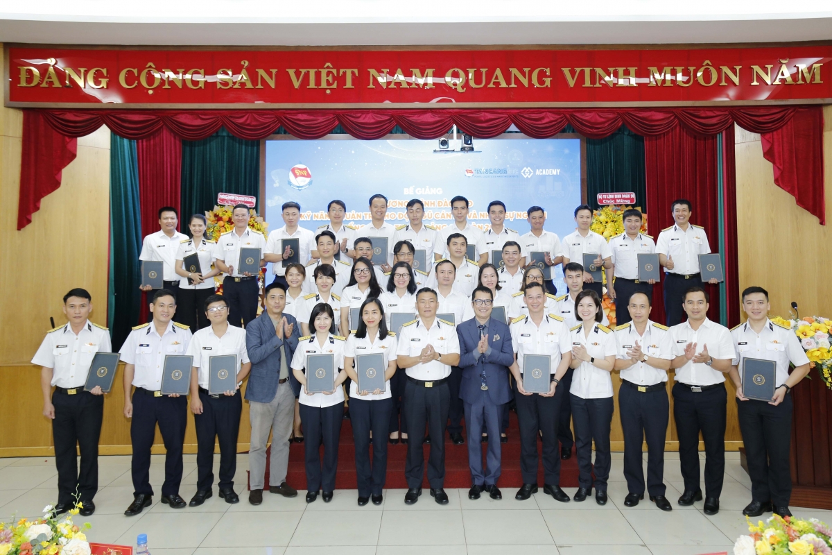 Lãnh đạo Binh đoàn 20, Học viện Doanh nhân MVV chụp ảnh lưu niệm cùng học viên