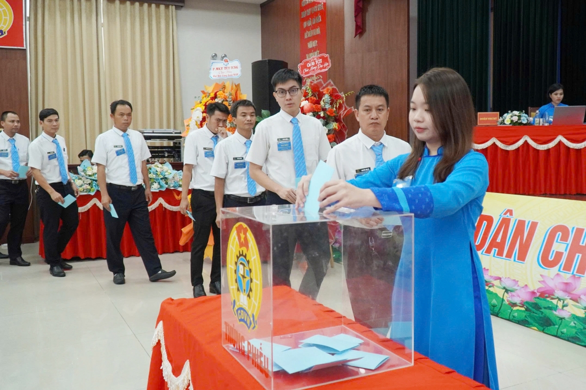 Bầu ban chấp hành nhiệm kỳ mới