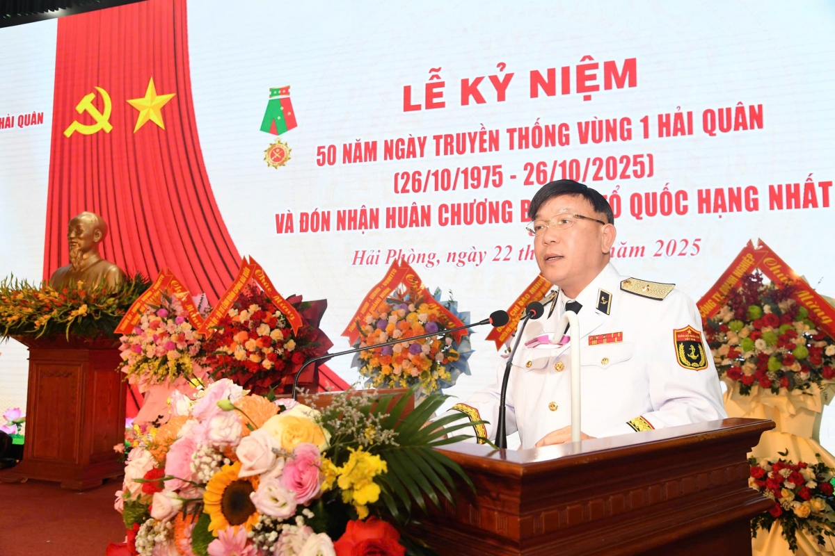 Chuẩn Đô đốc Trần Xuân Văn, Chính ủy Vùng 1 Hải quân đọc diễn văn kỷ niệm