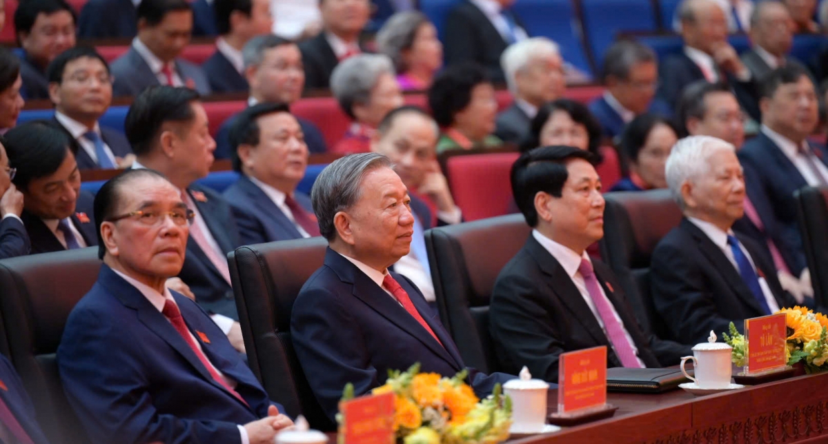 Cùng dự có nguyên Tổng Bí thư Nông Đức Mạnh, Chủ tịch nước Lương Cường, các nguyên Chủ tịch nước Nguyễn Minh Triết, Trương Tấn Sang...