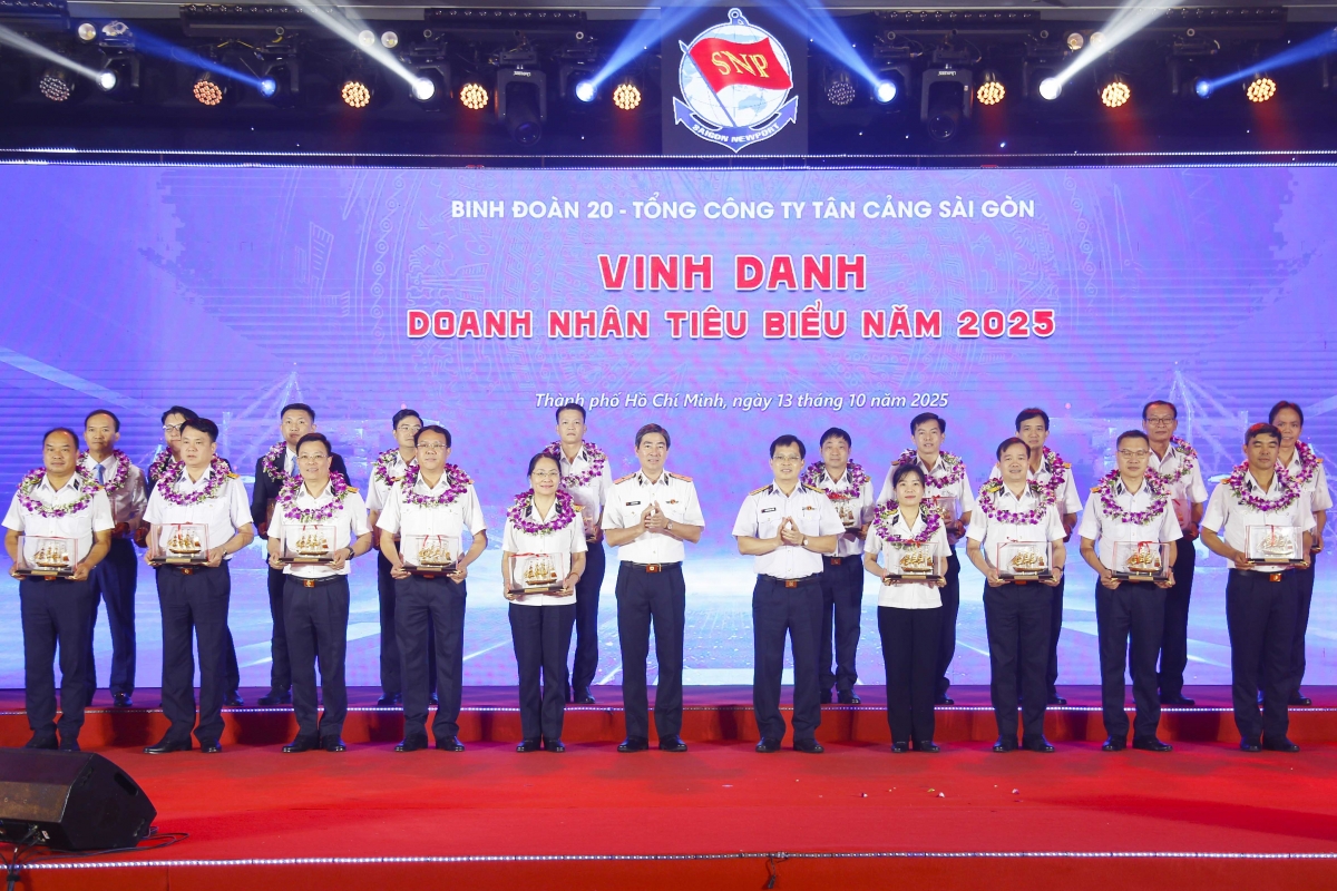 Vinh danh 20 doanh nhân tiêu biểu Tân Cảng Sài Gòn năm 2025