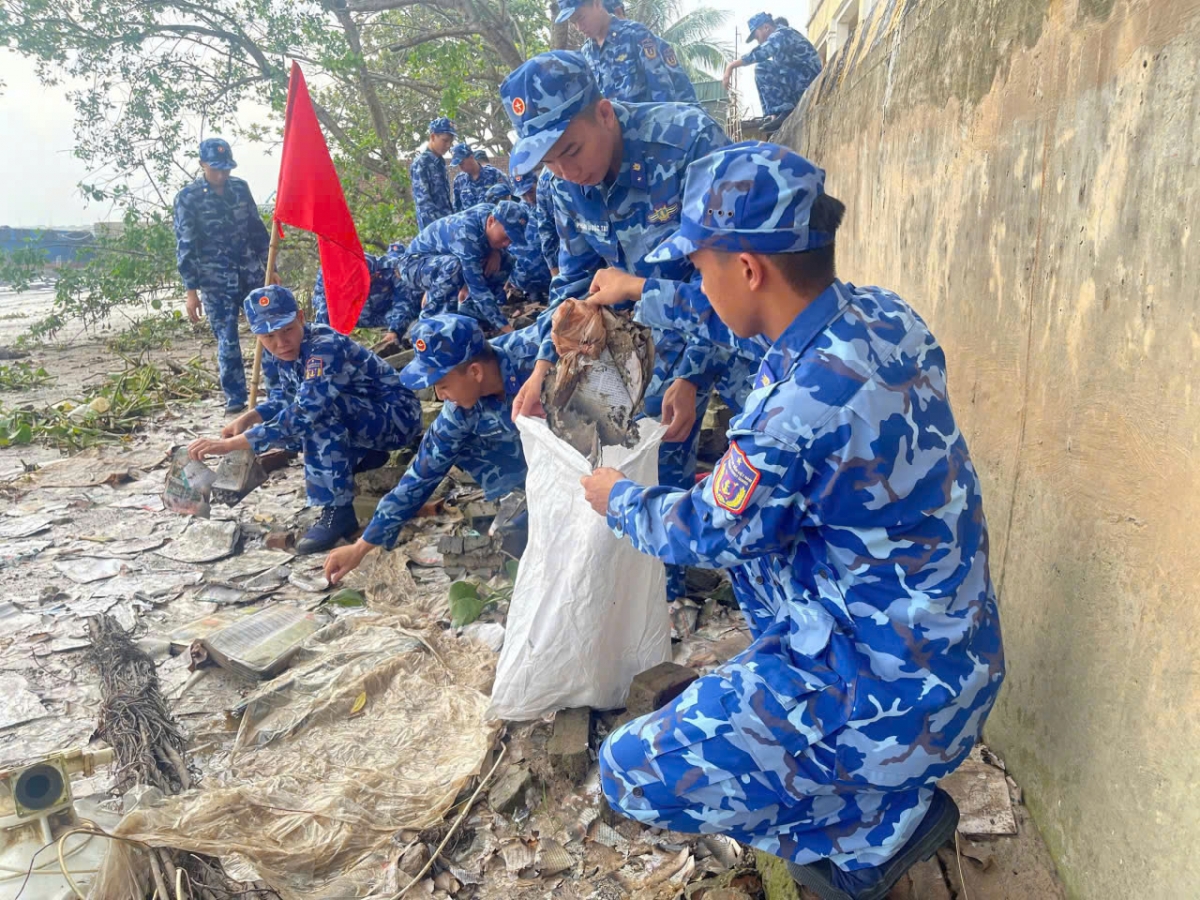 CBCS Hải đoàn 11 tham gia Ngày chủ Nhật xanh